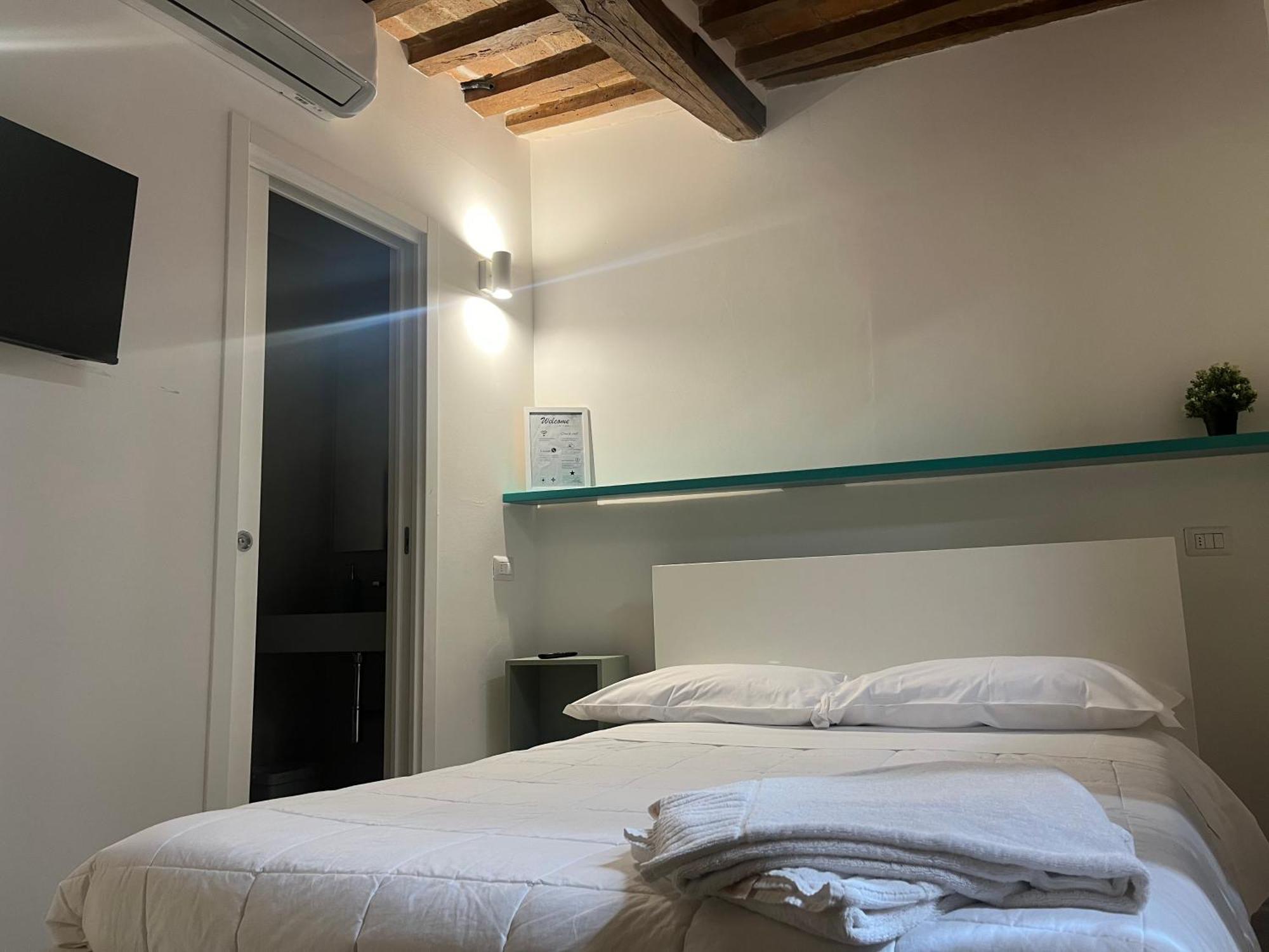 L'Inferno Di Dante Bed & Breakfast Gubbio Room photo