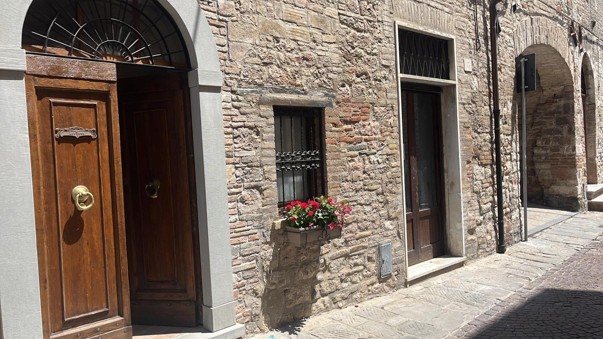 L'Inferno Di Dante Bed & Breakfast Gubbio Exterior photo